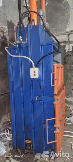 Пресс вертикальный для втор сырья макулатуры