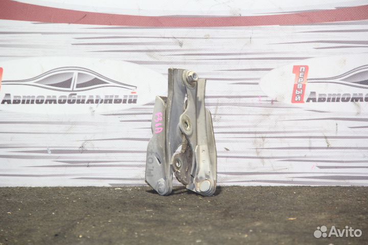 Петля капота c Mitsubishi Diamante F34A 6A13