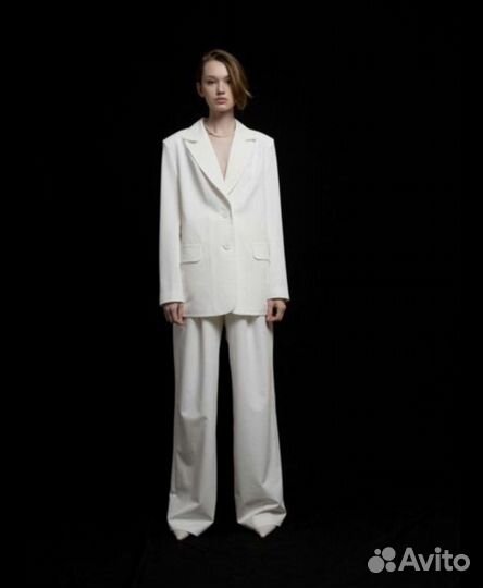 Дизайнерский костюм новый