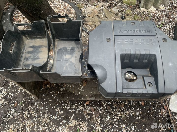 Крышка на двигатель