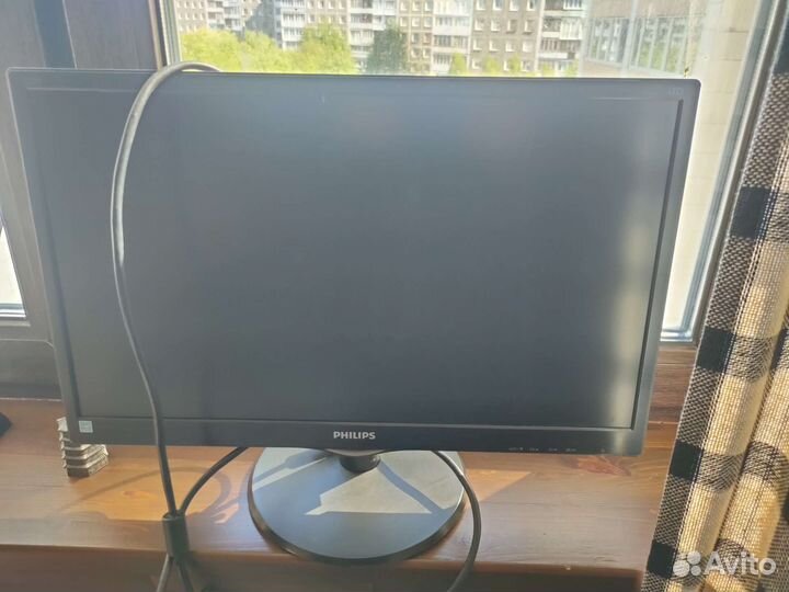 Монитор 21.5 Philips