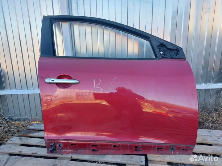 Дверь передняя правая Renault Megane 3