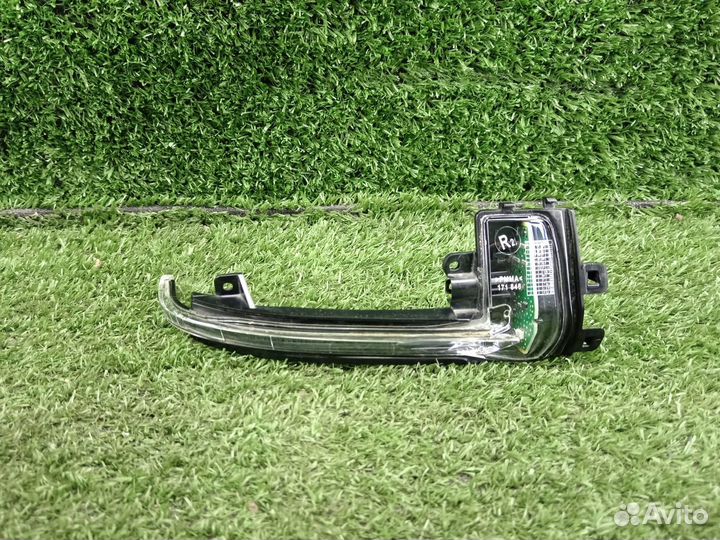 Повторитель поворота в зеркало правый VAG Audi A5