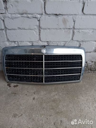 Решетка радиатора 124 кузов