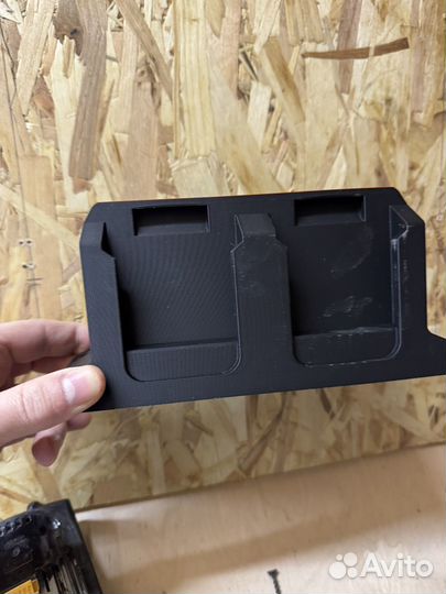 Настенный держатель АКБ Makita 18v LXT