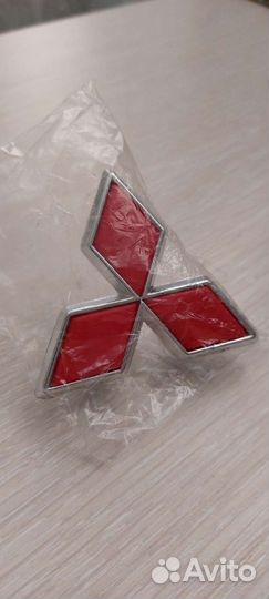 Эмблема Mitsubishi