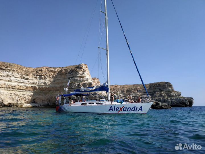 Морские прогулки, аренда яхты в Ялте