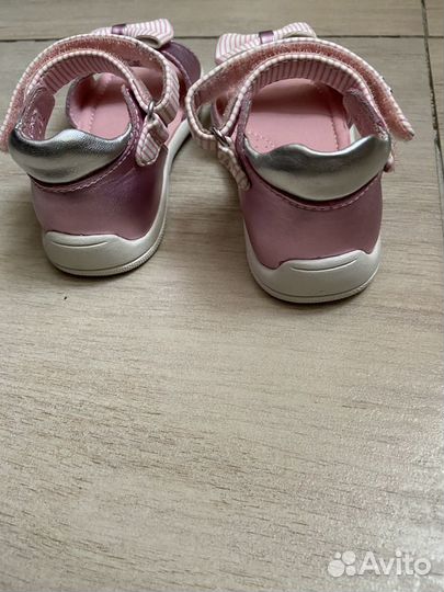 Босоножки 22