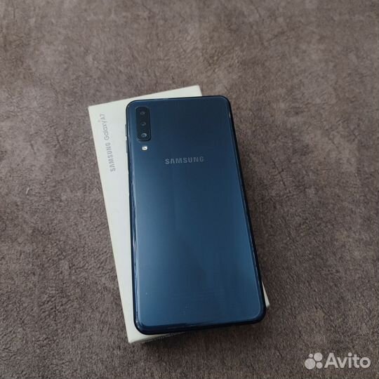 Samsung Galaxy A7 (2018), 4/64 ГБ
