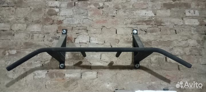 Турник настенный