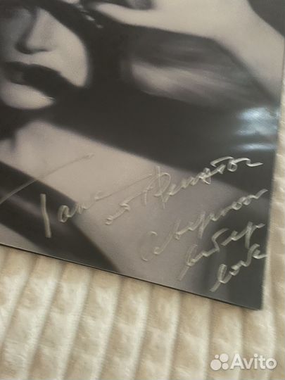 Пластинка Земфиры с подписью Ренаты Литвиновой