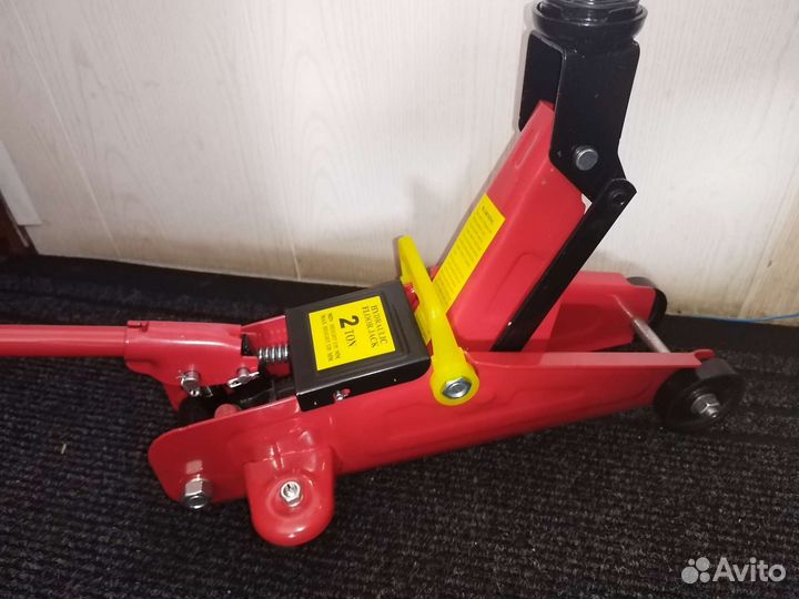 Подкатной домкрат 2т