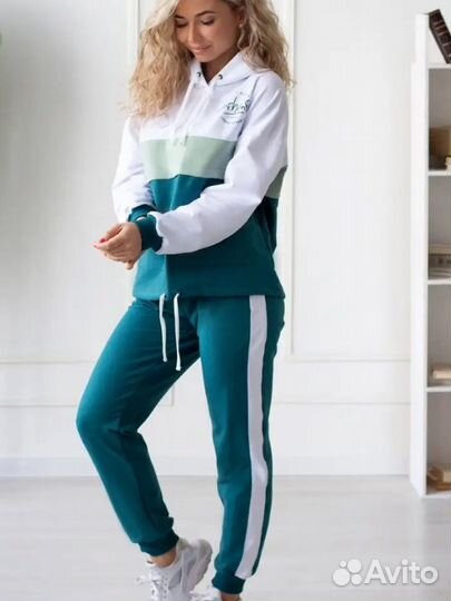 Костюм спортивный