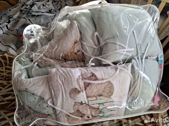 Комплект подушек в кроватку