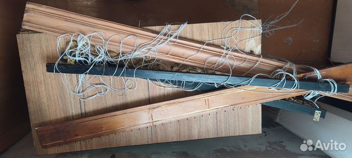 Много деревянных бусин с 4 штор палки в придачу