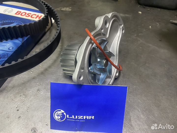 Ремень грм +помпа для двигателя Крайслер 2,4L