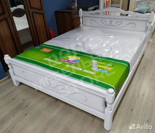 Кровать массив