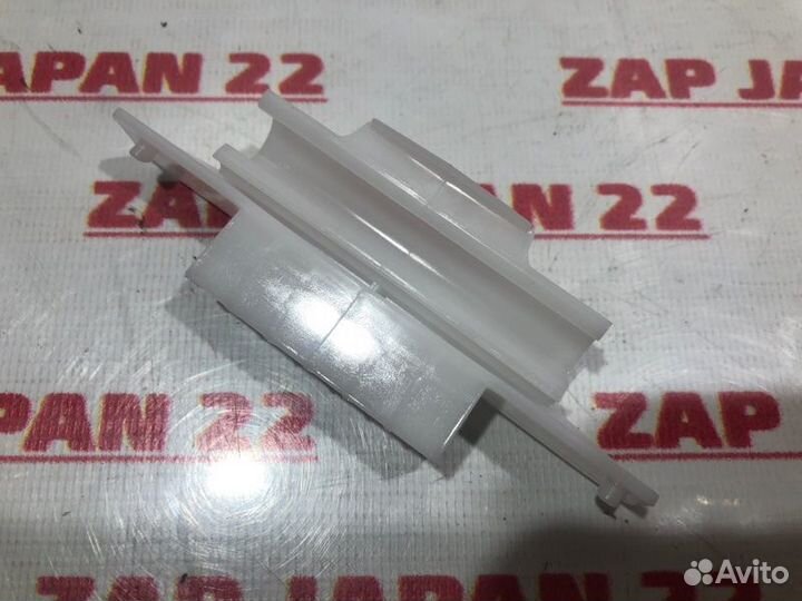 Крепление бампера заднее Toyota