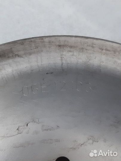 Шкив помпы Audi A6 C6 AUK 2005