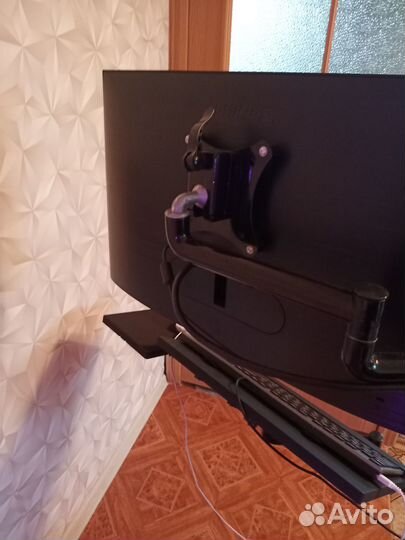 Прикроватный стол для стационарного компьютера