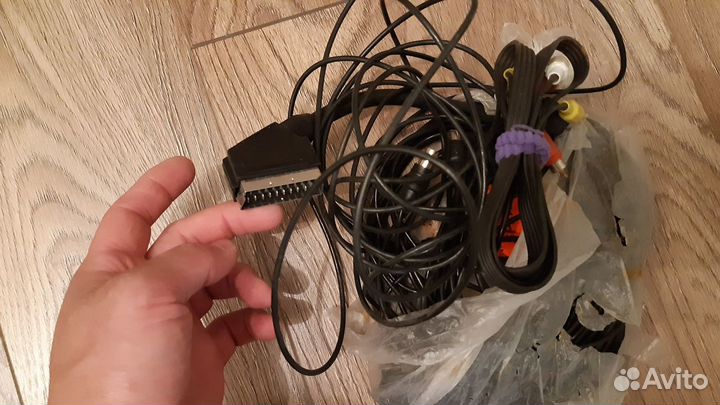 Продам DVD плеер с проводами