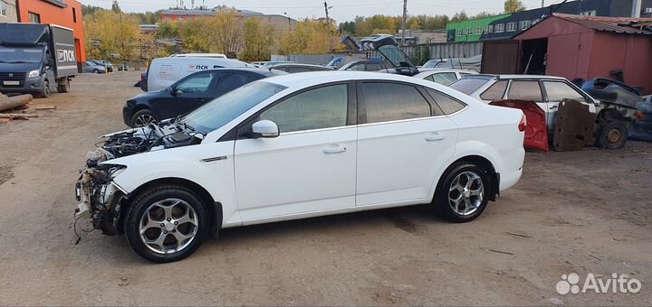 Ford Mondeo 1.6 МТ, 2011, битый, 235 000 км