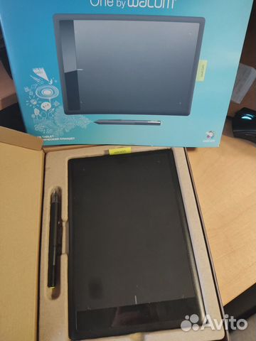 Графический планшет Wacom One by Wacom Medium