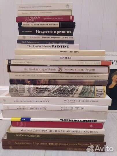 Книги, альбомы по искусству и живописи много
