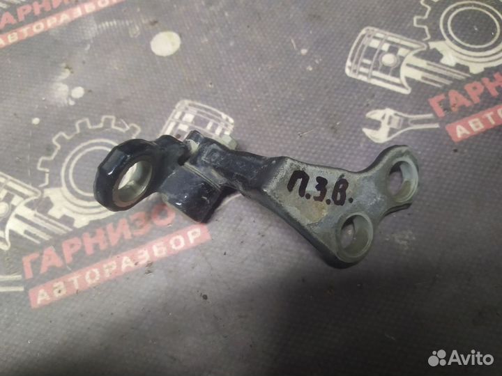 Петля двери Ford Focus 2