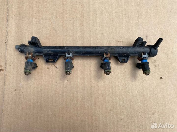 Топливная рампа Volkswagen Polo Skoda Rapid