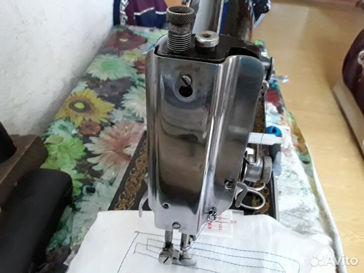 Швейная машина 