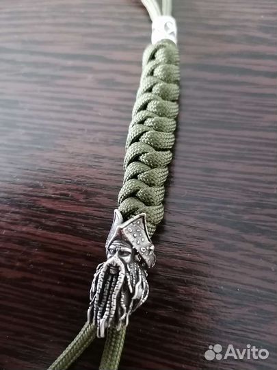 Темляк из паракорда