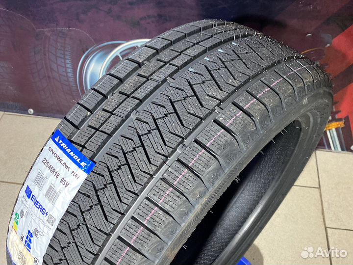 Triangle PL02 235/40 R18 95V