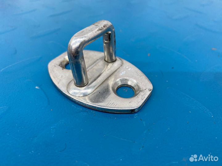 Б/У ответная часть замка двери Volkswagen Touareg