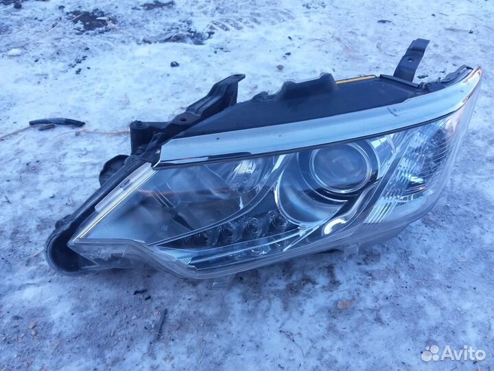 Фара ксенон Адаптивная Toyota Camry передняя левая