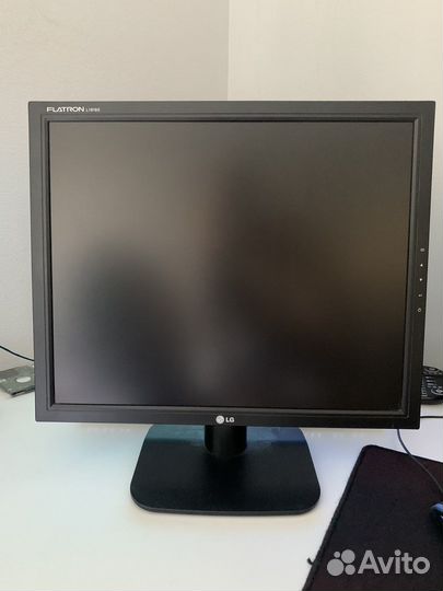 Монитор LG l1918s