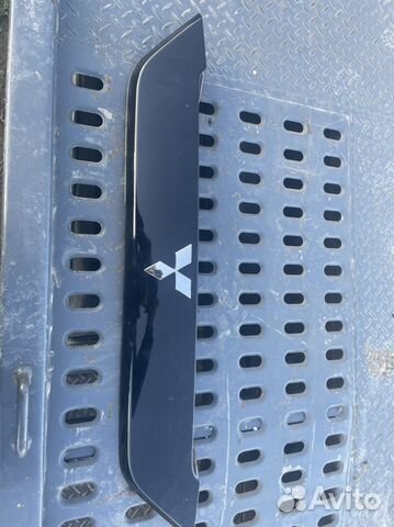 Накладка крышки багажника mitsubishi outlander Xl