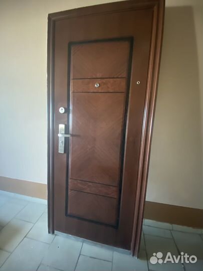 Дверь входная б/у