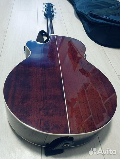 Электроакустическая гитара takamine