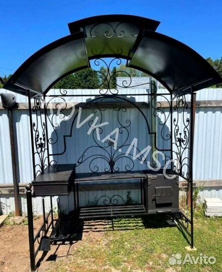 Мангал с крышей