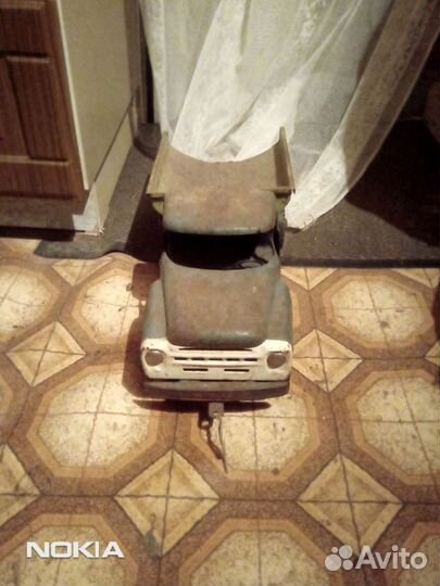 Игрушечная машина времён СССР