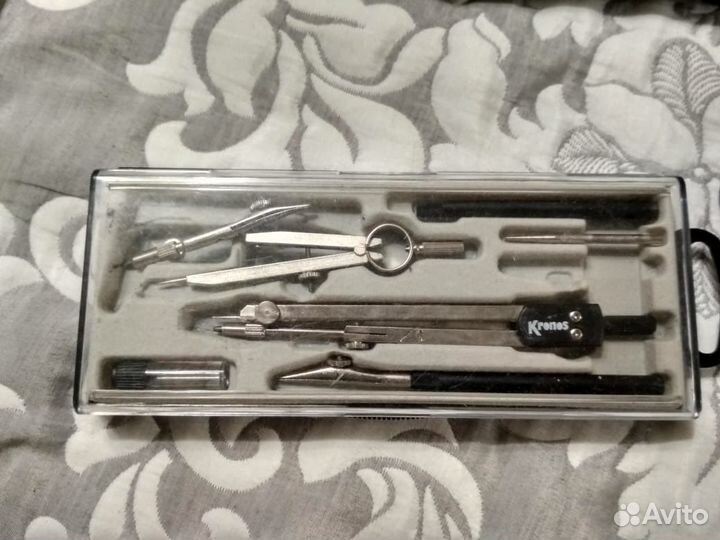 Набор для чертежа. Циркуль