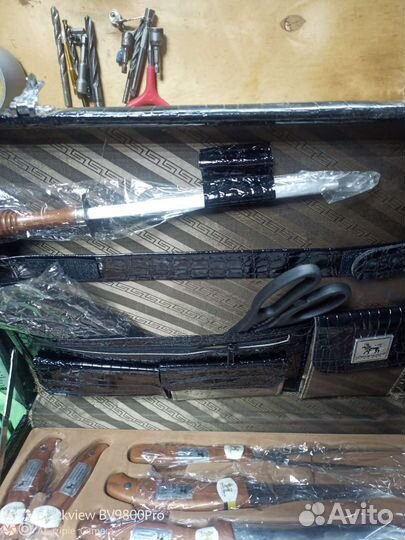 Набор столовых приборов и ножей