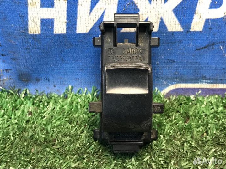 Кнопка стеклоподъемника передняя правая Toyota