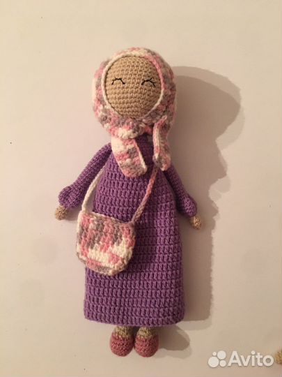 Вязанная кукла в хиджабе