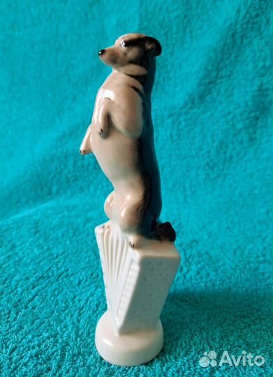 Фарфоровые статуэтка, Манюня на аккордеоне