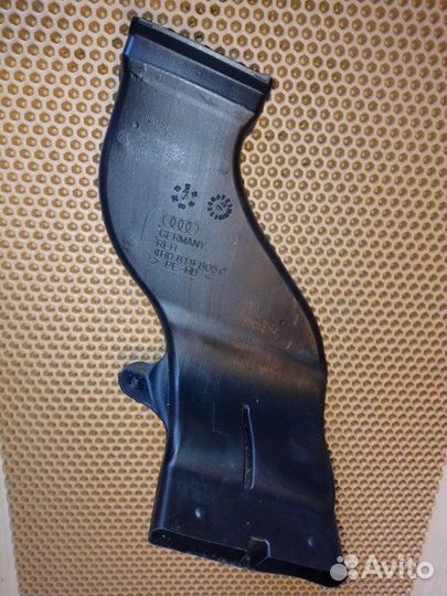 Воздуховод салона Audi A8 D4 long 4.2 cdra 2011