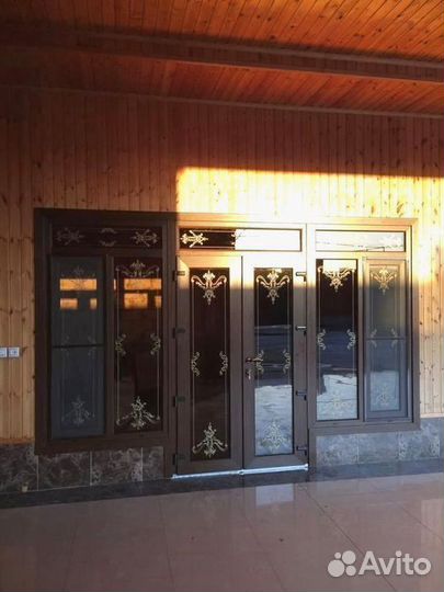 Пластиковая дверь