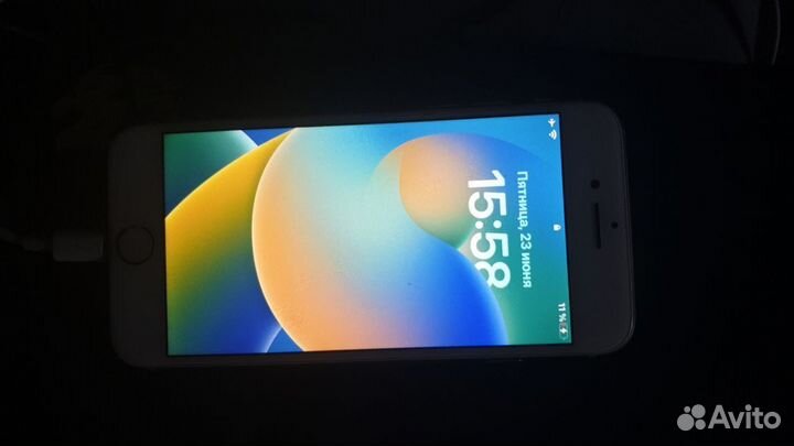 Телефон iPhone 8