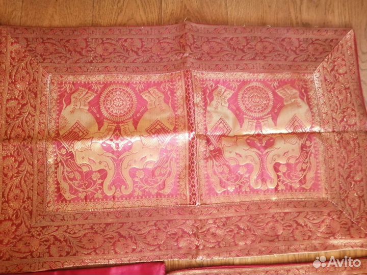 Покрывало и подушки